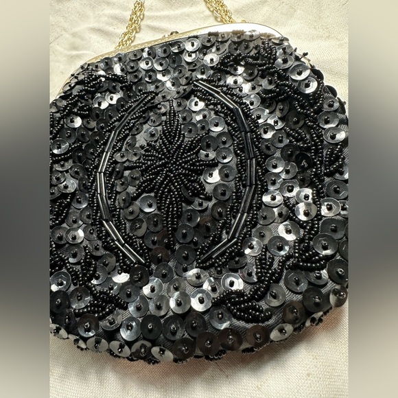 Vintage Elegant Beaded Sequins Black Clutch Bag with Gold Chain Made In HongKong - Picture 5 of 12